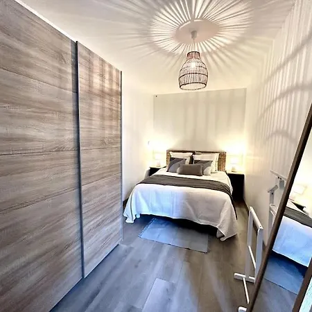 Cote Cour - Appartement En Plein Centre-Ville & Proche Des Thermes Rochefort-sur-Mer Extérieur photo