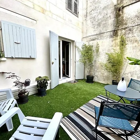 Cote Cour - Appartement En Plein Centre-Ville & Proche Des Thermes Rochefort-sur-Mer Extérieur photo